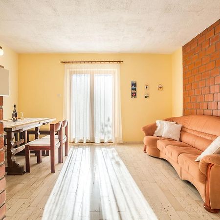 Apartment Srecko Vinišće 外观 照片