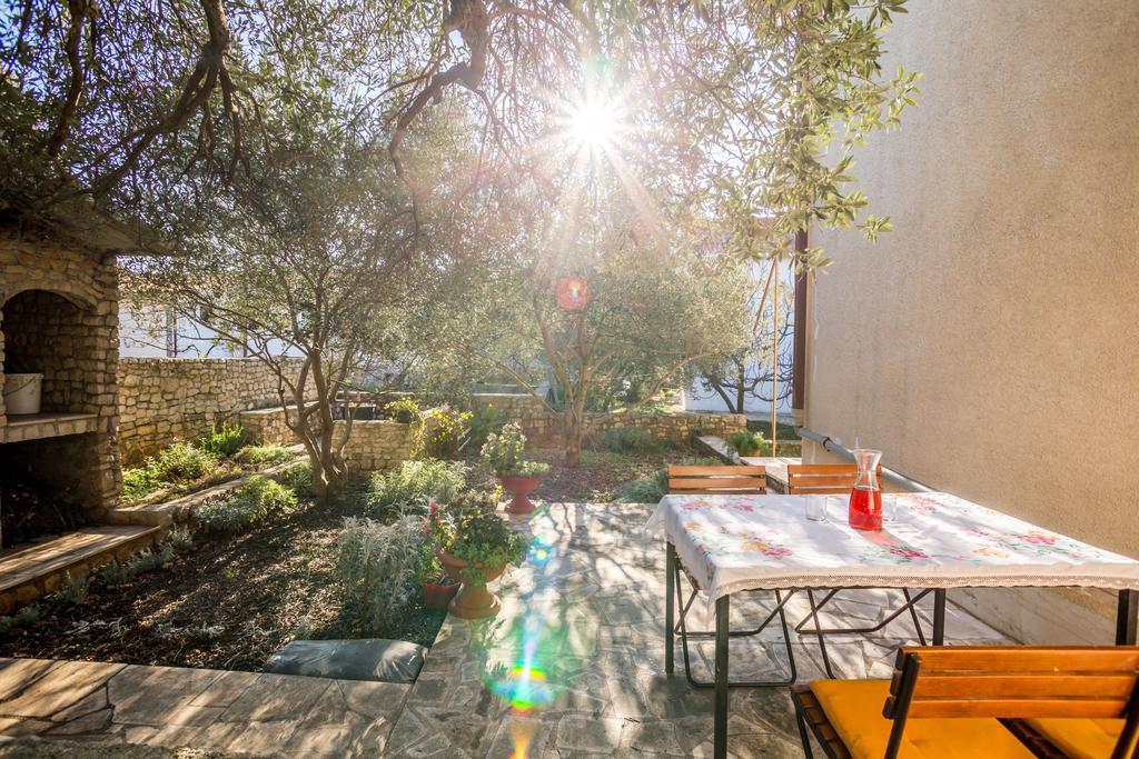 Apartment Srecko Vinišće 外观 照片