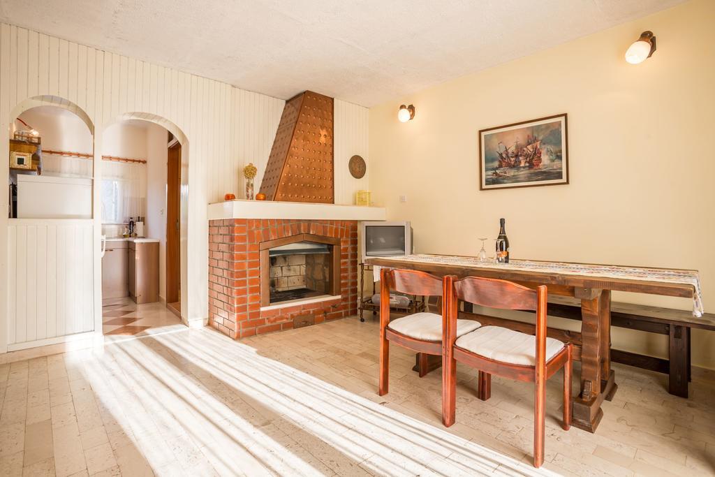 Apartment Srecko Vinišće 外观 照片