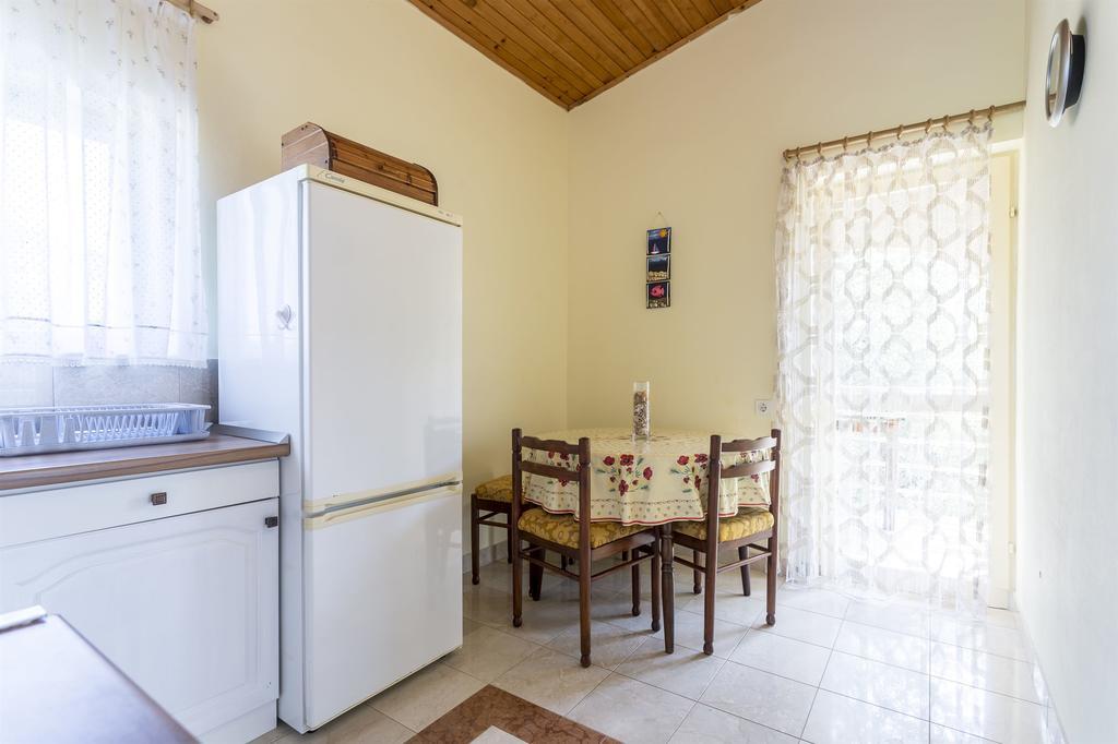 Apartment Srecko Vinišće 外观 照片