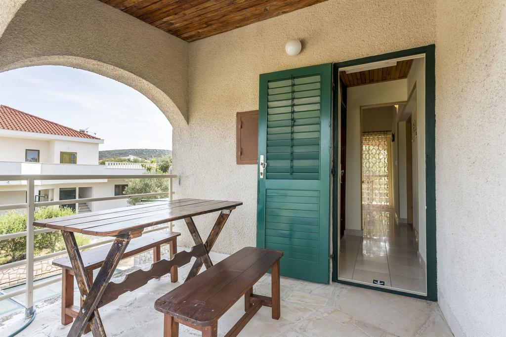 Apartment Srecko Vinišće 外观 照片